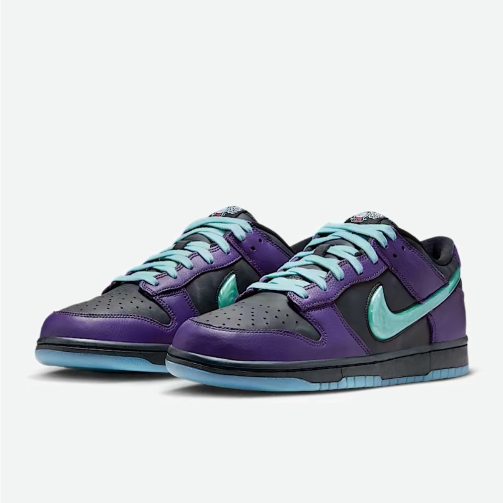 NIKE DUNK LOW